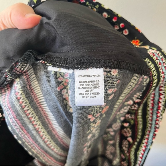 Loft Black Floral Ruffle Hem Side Zip Shorts 0 - Picture 9 of 9